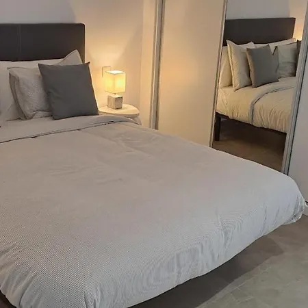 Apartment Large Studio With View-hosted By Sweetstay Gibraltar