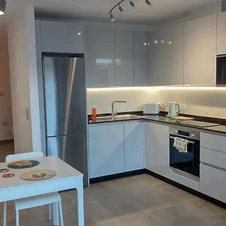 Large Studio With View-hosted By Sweetstay
